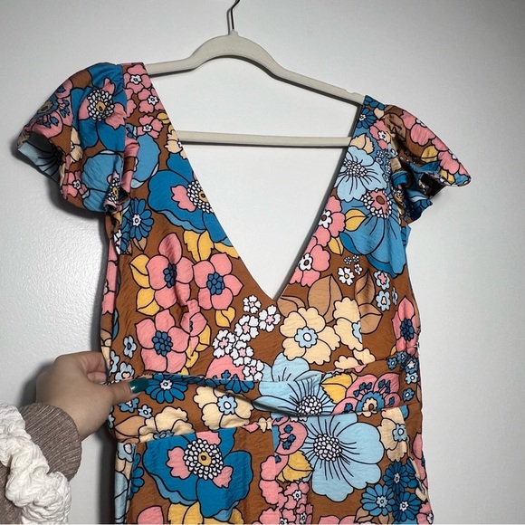 Dodo Bar Or jumpsuit floral Size L but will only fit a 6-4 Vneckline plunge back - Picture 2 of 16